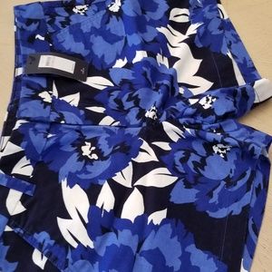 Tommy Hilfiger Size 6 Ladies black floral shorts